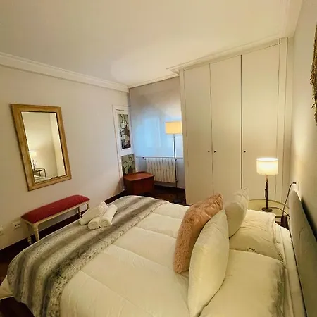 Atico Al Lado Del Ayuntamiento Oviede