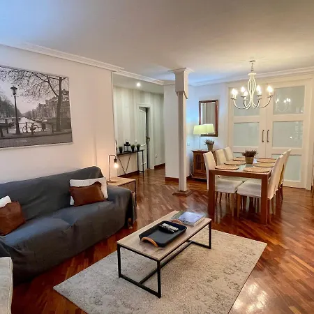 Atico Al Lado Del Ayuntamiento * אוביידו