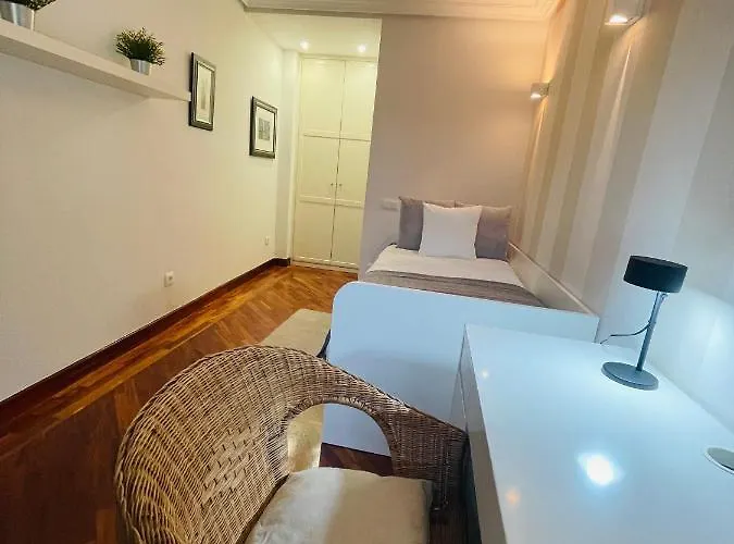 Atico Al Lado Del Ayuntamiento 아파트 오비에도