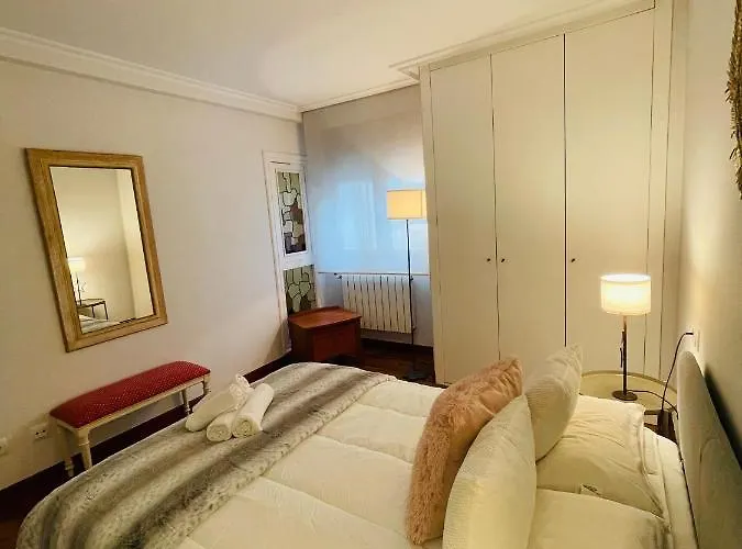 Atico Al Lado Del Ayuntamiento 오비에도