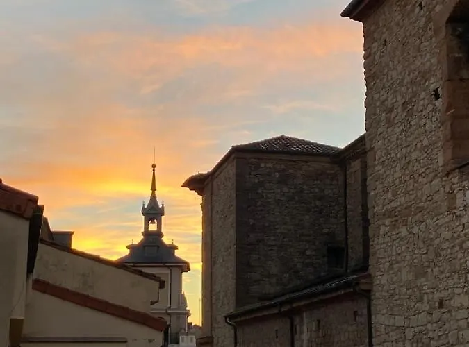 Atico Al Lado Del Ayuntamiento 아파트 *