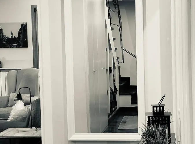 Atico Al Lado Del Ayuntamiento דירה *