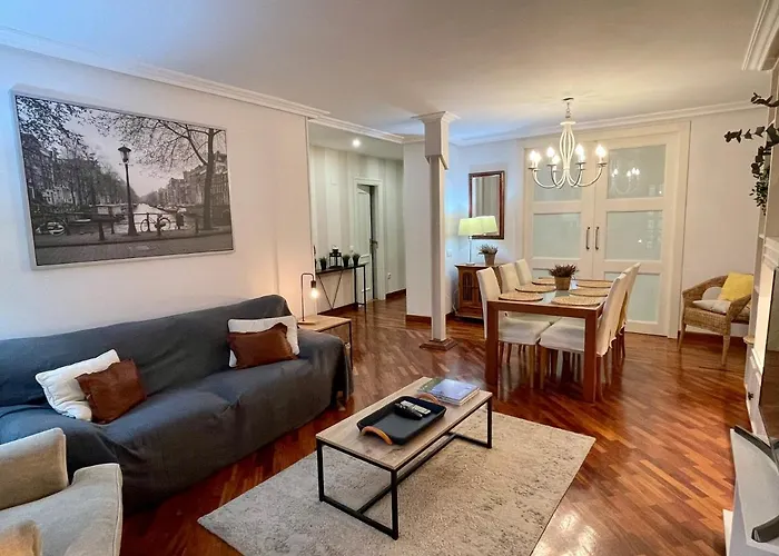 Atico Al Lado Del Ayuntamiento * 오비에도