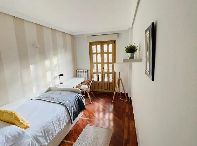 Atico Al Lado Del Ayuntamiento 아파트 *